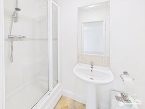 Ensuite- click for photo gallery